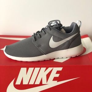 W Nike Roshe One Grey and White size 9